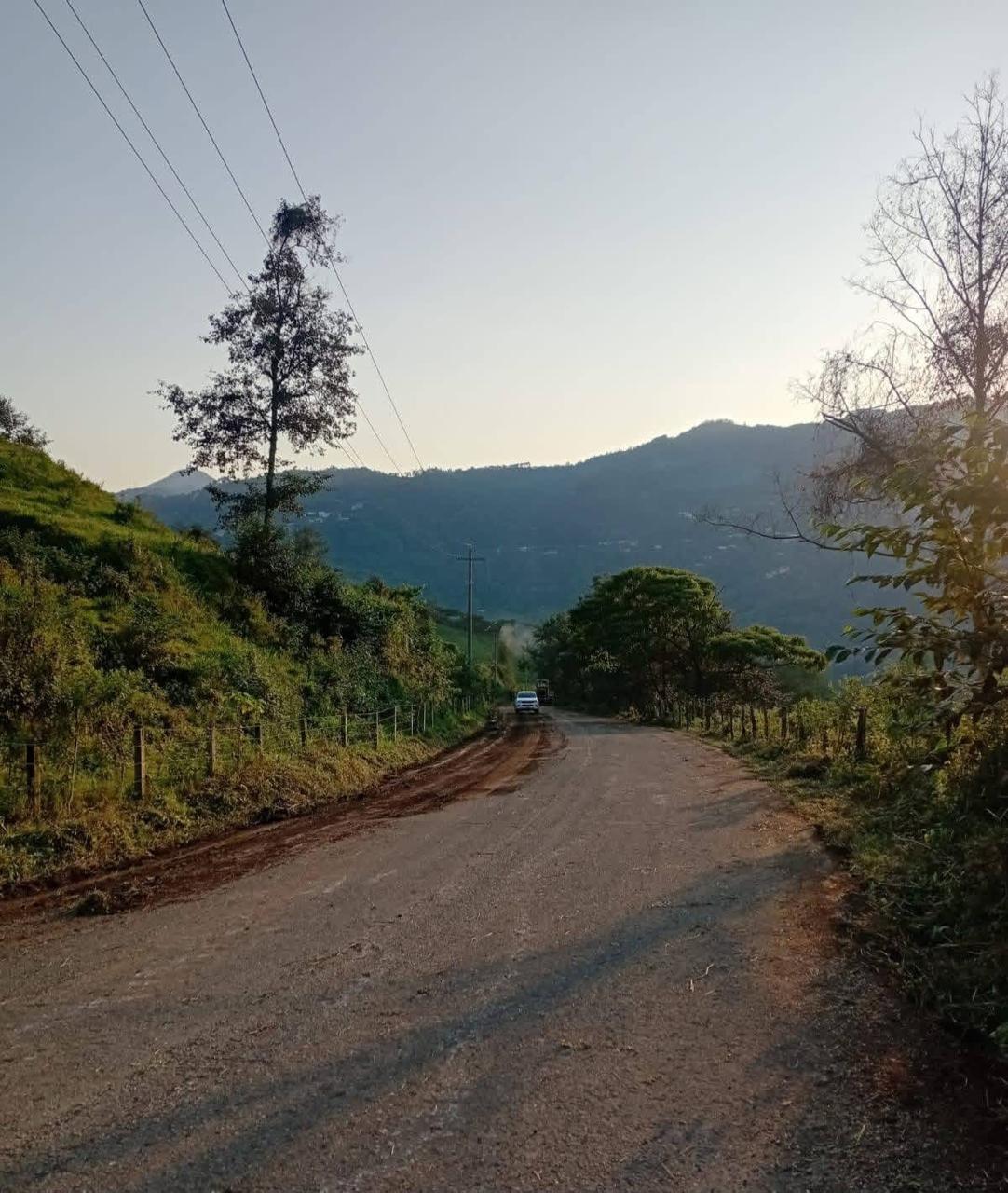Labores de mantenimiento en el libramiento, mediante faena, llevando acabo limpieza de cunetas y colocacion de balastre.